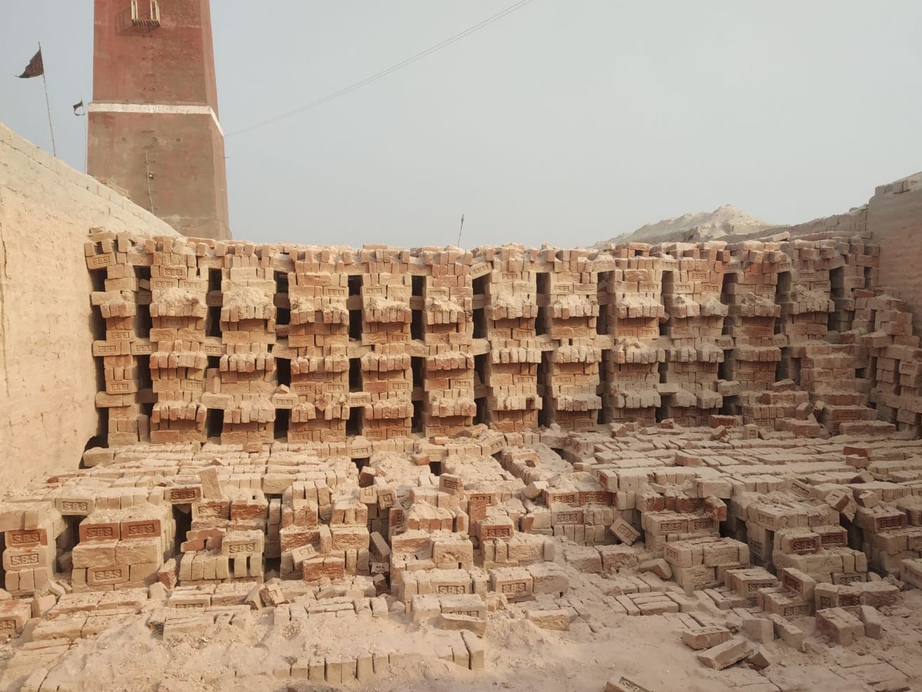 Forno de queima de cerâmica em ambiente de produção